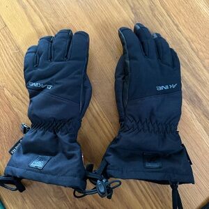 Dakine goretex gloves for kids size small (4-6 yr old) black used